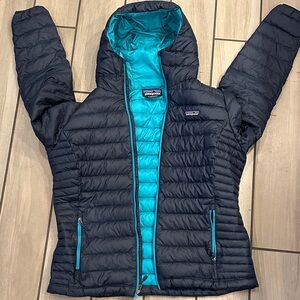 Patagonia Women's Navy and Teal Puffer Jacket